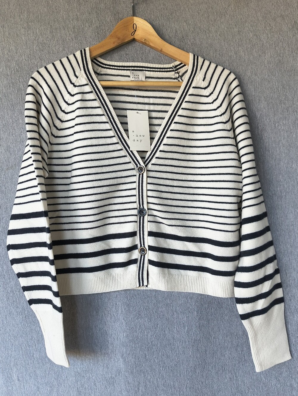 A New Day Long‑Sleeve V‑Neck Cardigan – Cream Striped M NWT